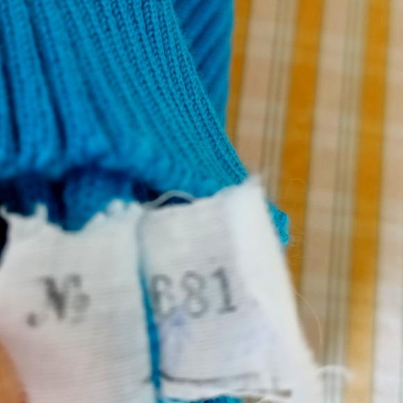 AWESOME AUTHENTIC EARLY 1970S RIBBED COLORBLOCK, TURTLENECK! - Picture 15 of 16